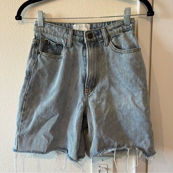 Meshki Light Denim Raw Hem Bermuda Boyfriend Shorts Size XS/S (AU 7) - Picture 4 of 6